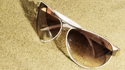 What Is the Difference Between Polarized and Gradient Sunglasses?